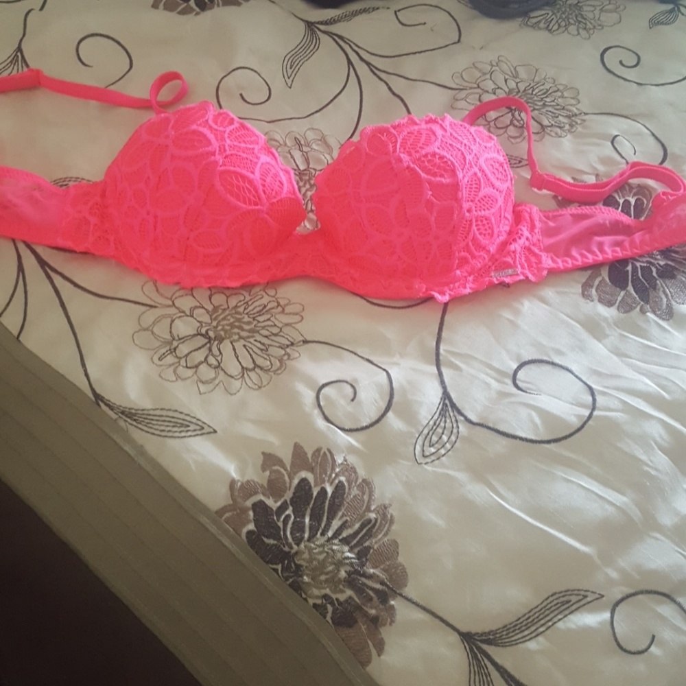 Gently used PINK bra!