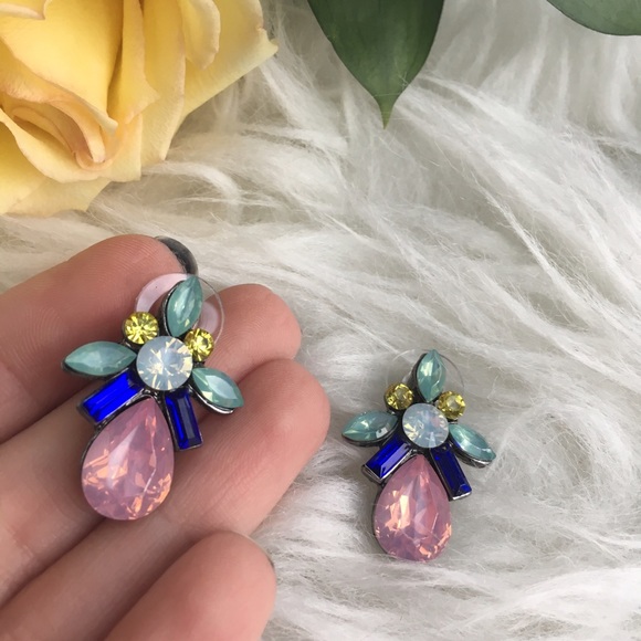 Colorful rhinestone statement stud earrings - Picture 2 of 3