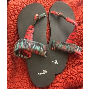 Sanuk hippie sandals size 9