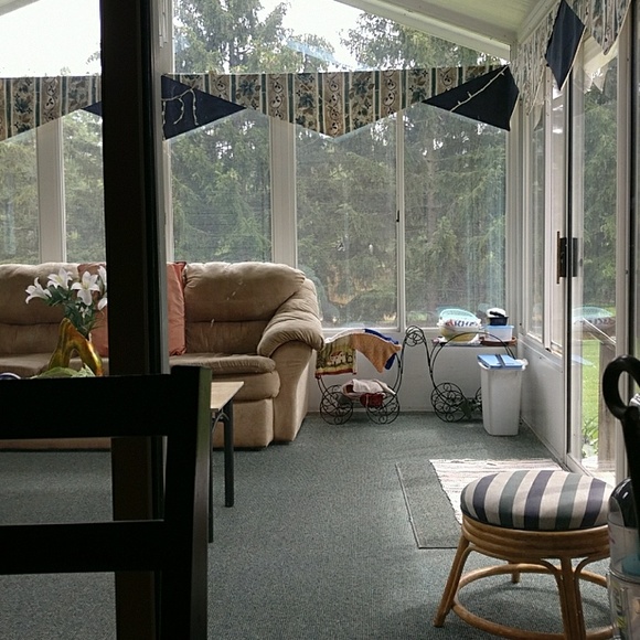 Meet your Posher, Ava - Picture 1 of 1