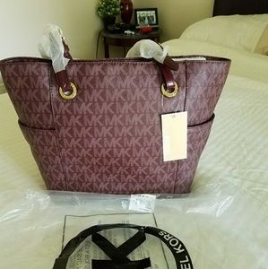NWT! Michael Kors Signature Jet Set Tote