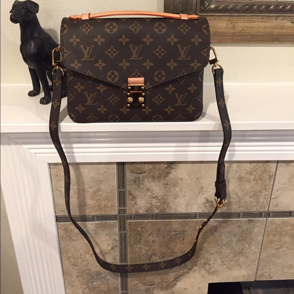 Louis Vuitton Pouchette Metis bag