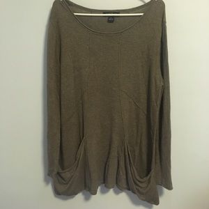 Oversized sweater with pockets