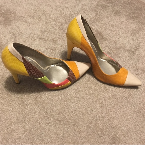 Multi-color BCBGirls heels. SIZE 5.5 - Picture 4 of 6