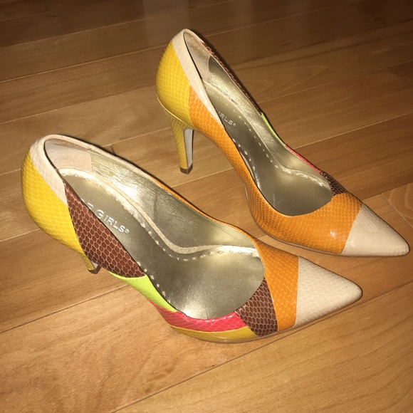 Multi-color BCBGirls heels. SIZE 5.5 - Picture 5 of 6
