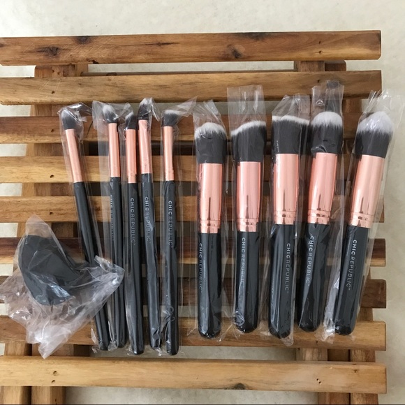 Other - Chic Republic brushes