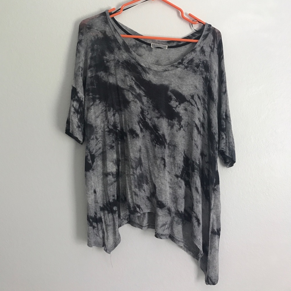 Flowy marbled top