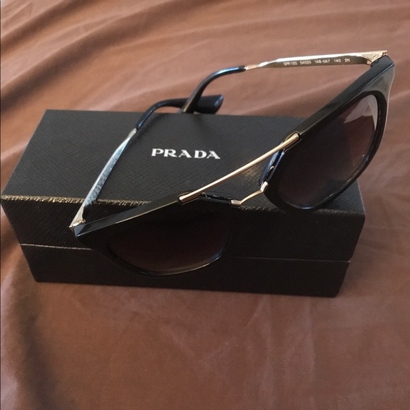Prada sunglasses - Picture 4 of 5