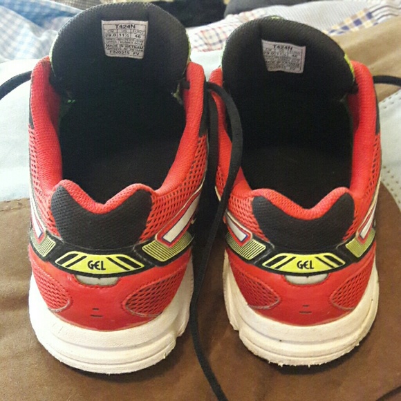 Shoes - Picture 3 of 4