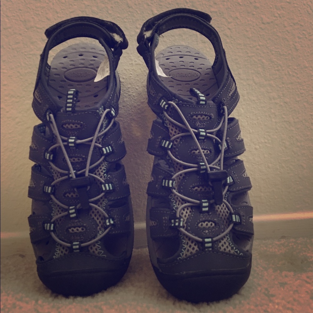 Khombu - Size 7.5 - Never been worn!