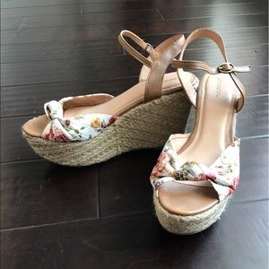 EUC Xhilaration floral wedges