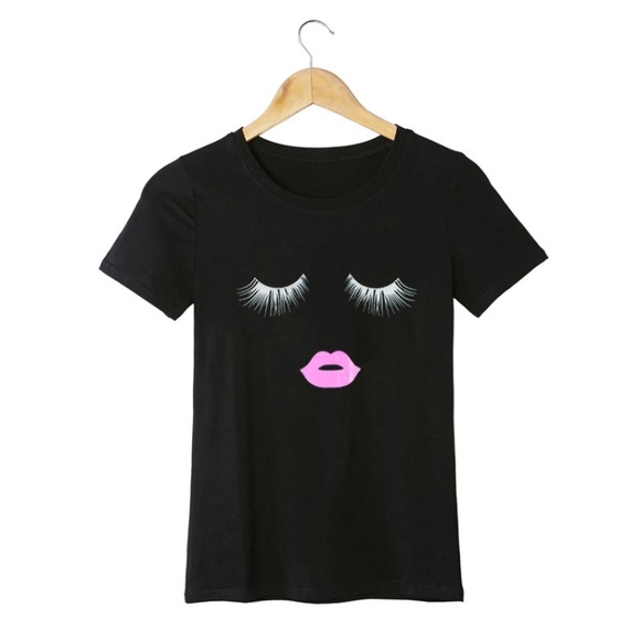 Black eyelash lips tee 2 LEFT!! - Picture 2 of 6