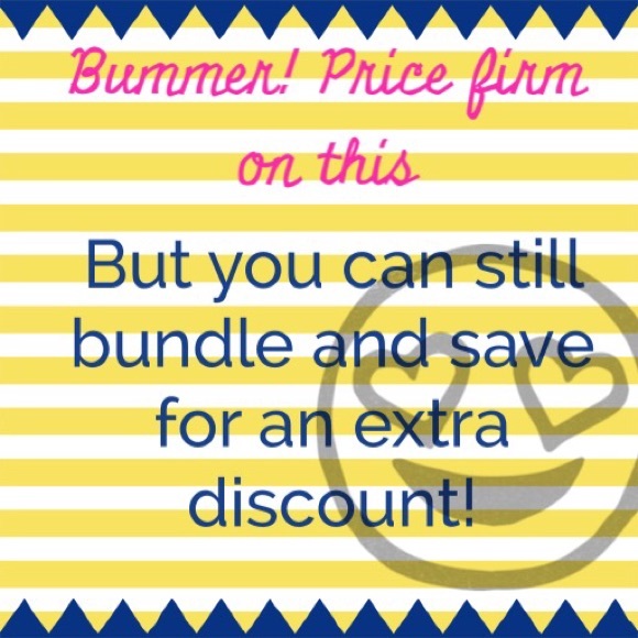 Black eyelash lips tee 2 LEFT!! - Picture 5 of 6