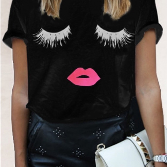 Black eyelash lips tee 2 LEFT!! - Picture 3 of 6