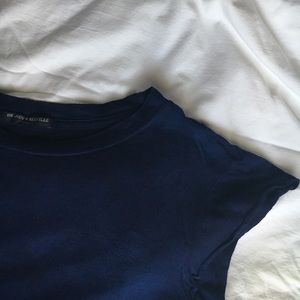 BRANDY MELVILLE MID DRIFT TEE