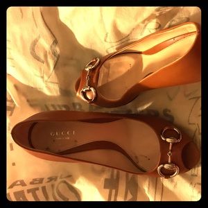 6.5 Horsebit Gucci pump. Worn twice.