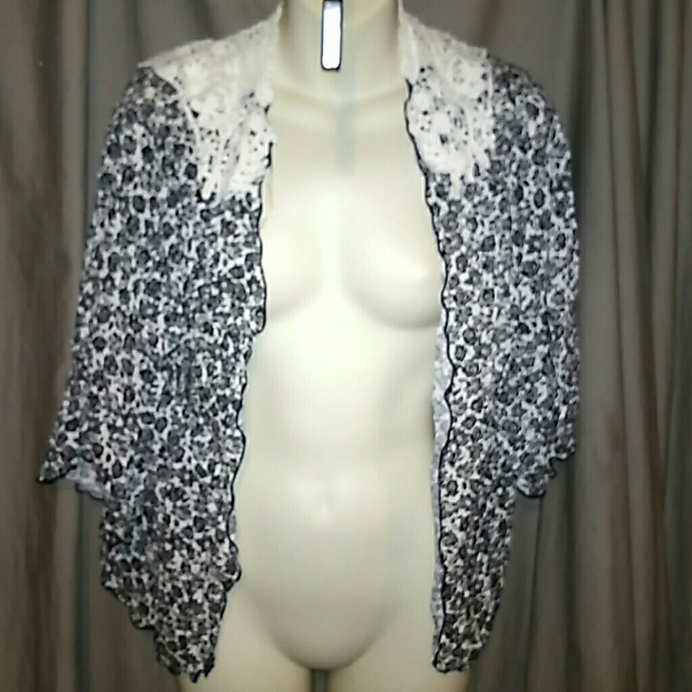 NWOT KNIT SHORT SLEEVE COVER UP.