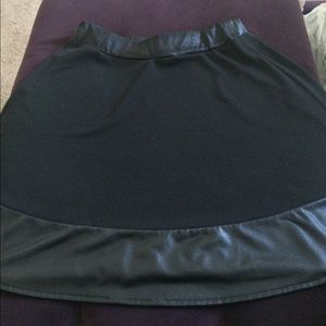 Another Cute Black Floweing Skirt😘