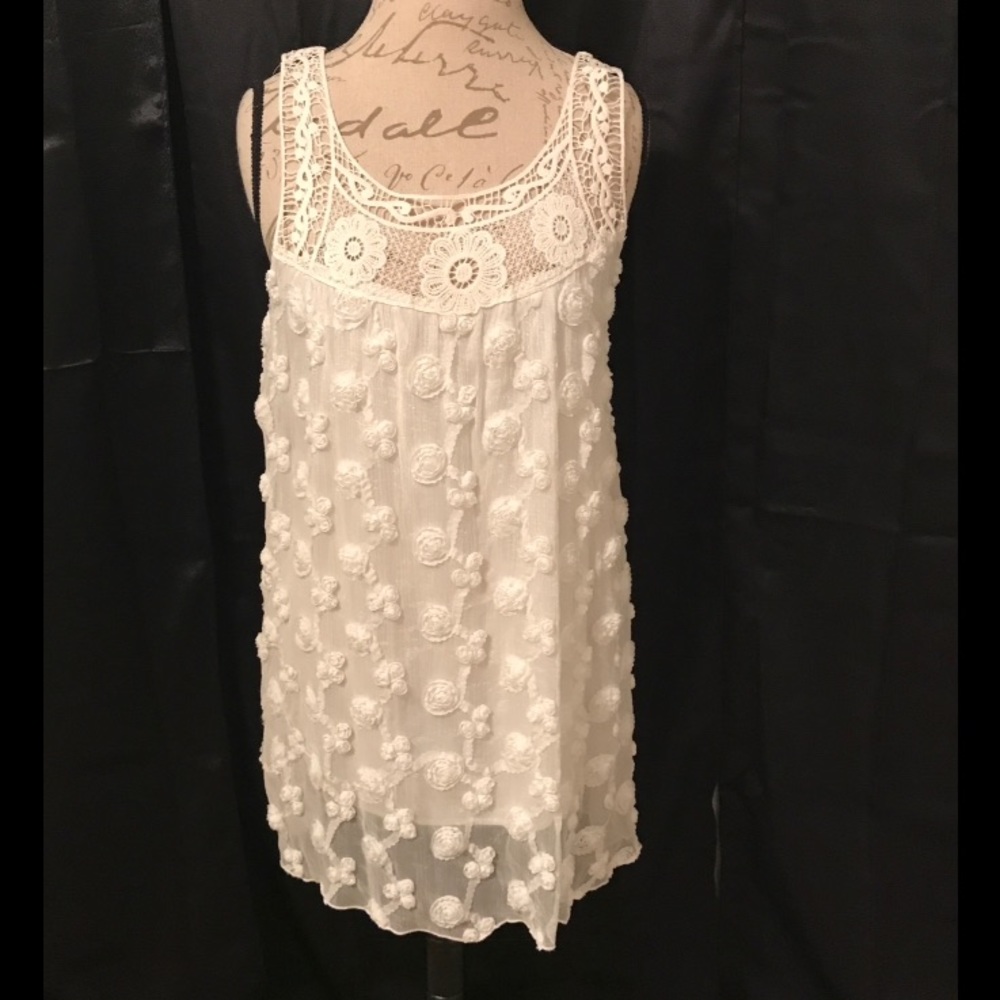 🎀 ADORABLE WHITE FLORAL CROCHETED MINI DRESS 🎀