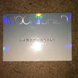 Anastasia Beverly Hills moonchild glow kit