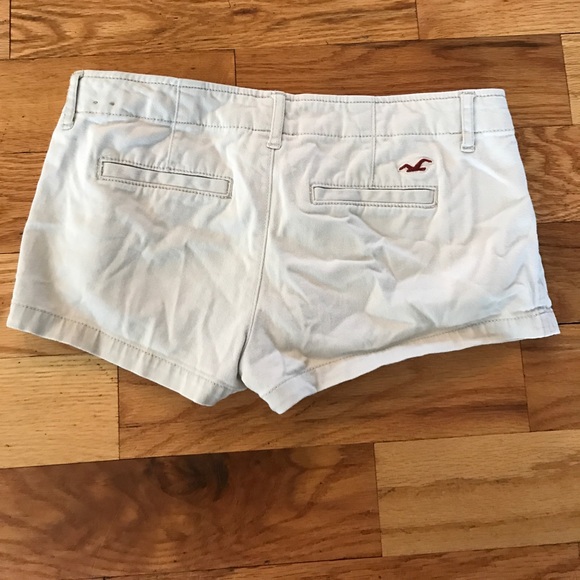 Light Tan Khaki Hollister Shorts - Picture 3 of 4