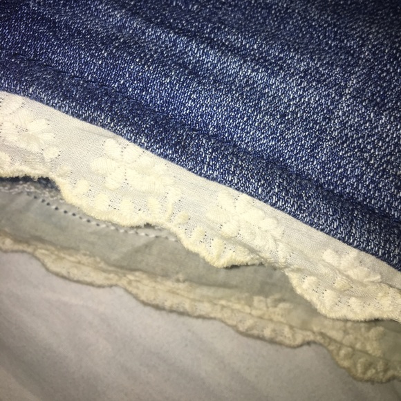 Jean shorts with Crotchet detailing - Picture 2 of 3