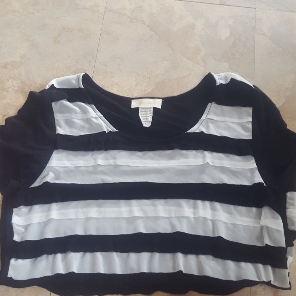Very cute ruffley top!
