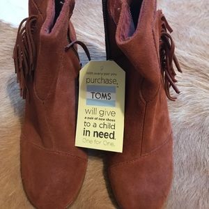 NWB - TOMS Cognac suede