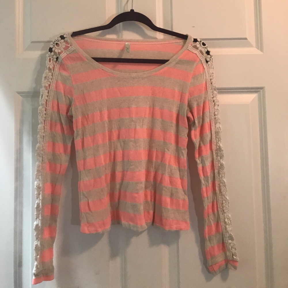 Super cute sweater with woven flower sides