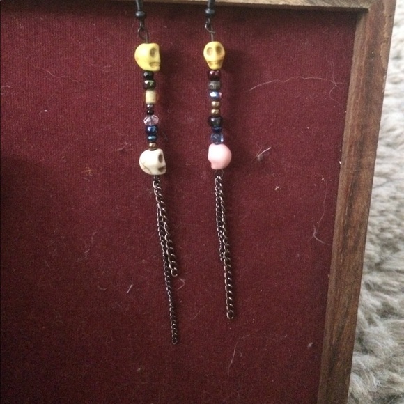 Yellow, pink and white skull earrings - Picture 4 of 4