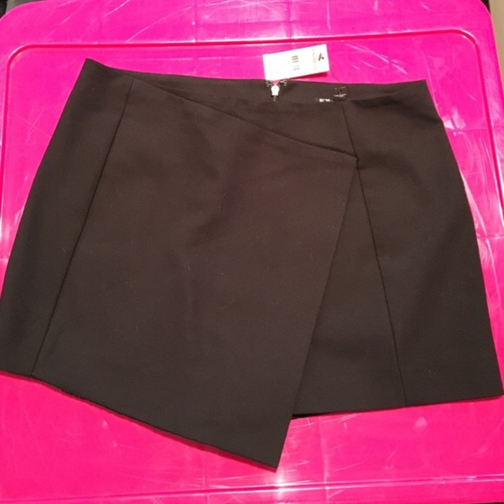 Express black envelop skort size 2