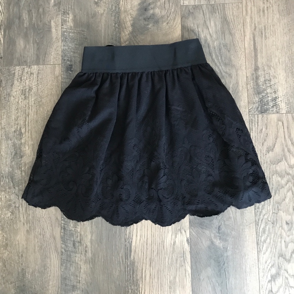 ❤️ Super Cute Mini Skirt! ❤️