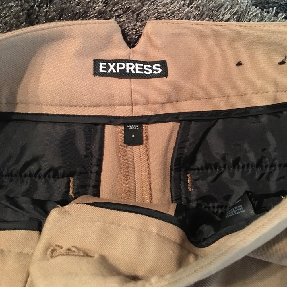 Express Shorts - Picture 2 of 3