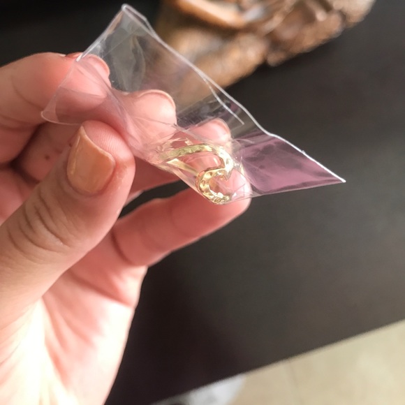 Gold Wave Ring - Picture 4 of 6