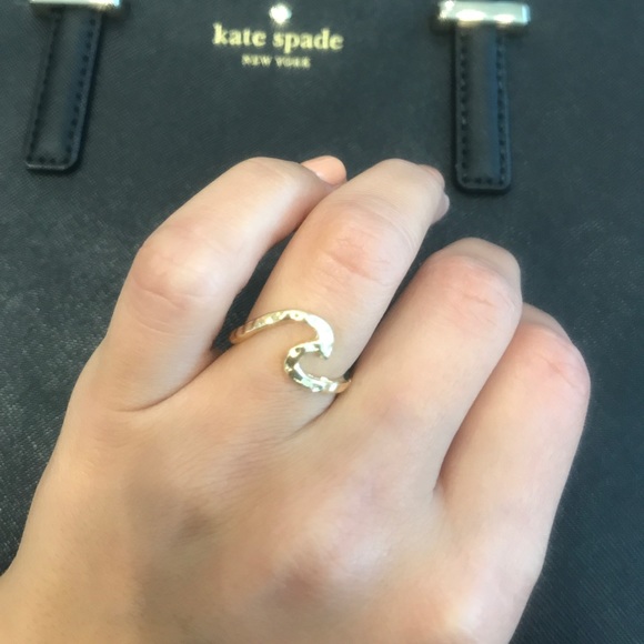 Gold Wave Ring - Picture 6 of 6