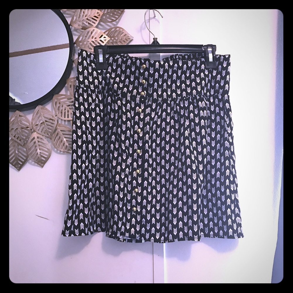 Navy/White Arrow Skirt