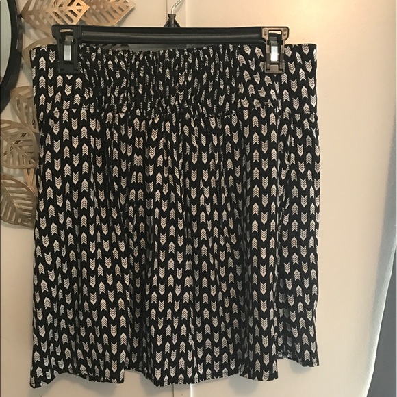 Navy/White Arrow Skirt - Picture 2 of 3