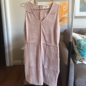V neck sleeveless dress , blush color
