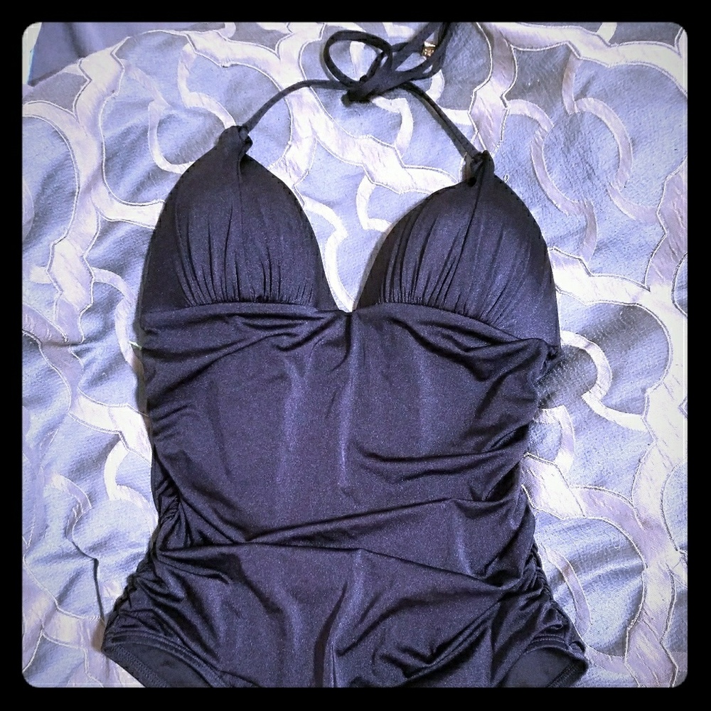 Vs Flawless One Piece Medium