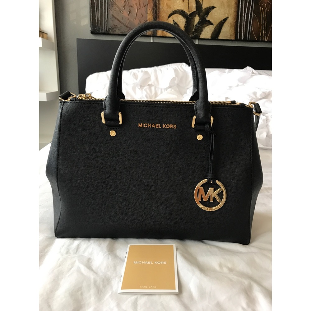 *SOLD* Black and Gold MICHAEL KORS Sutton Purse