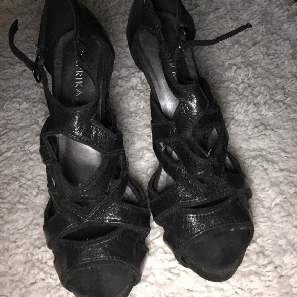 Heels ❤️ - Picture 1 of 3