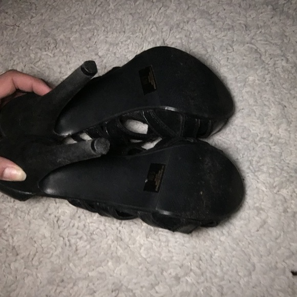 Heels ❤️ - Picture 2 of 3