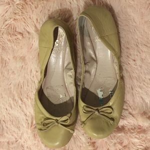 Vince Camuto cream flats