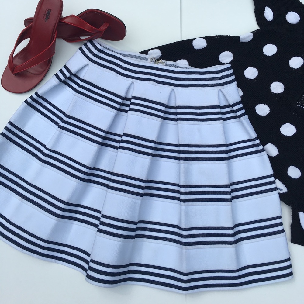 Dina be skating skirt white with navy blue stripes