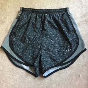 Black and gray printed Nike dri-fit shorts - XS