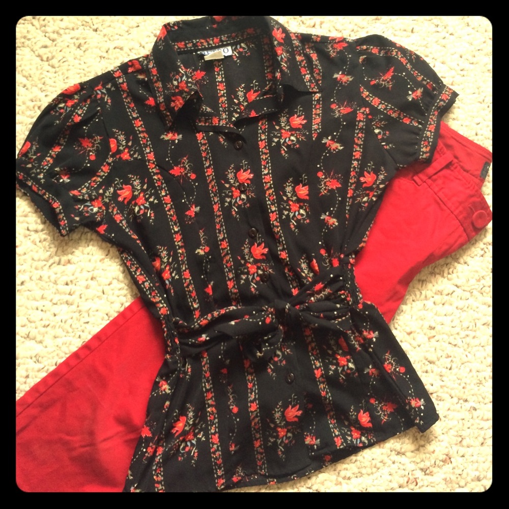 ☀️Vintage style button up blouse