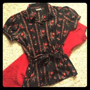 ☀️Vintage style button up blouse