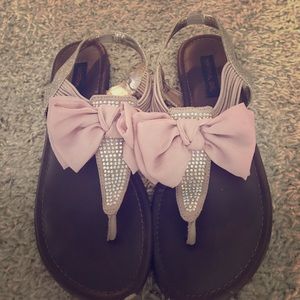 Pink bow sandals