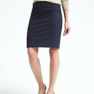 Banana Republic lightweight wool navy pencil skirt