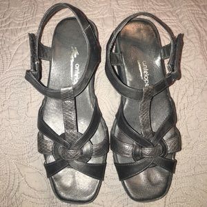 Antelope sandals